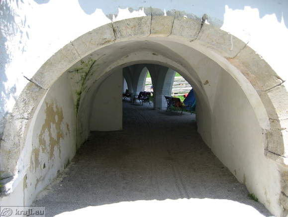 Arcaded passage